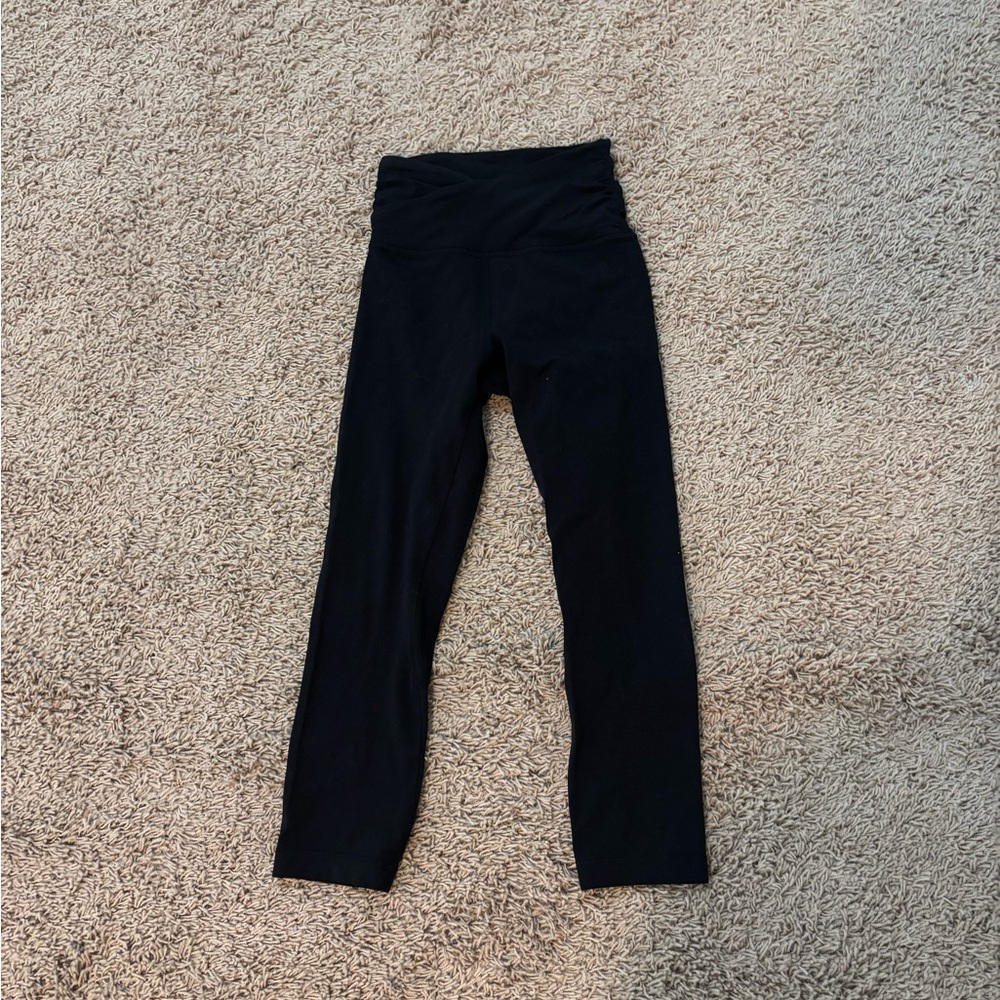 Black lululemon crossover Leggings size 2 21”